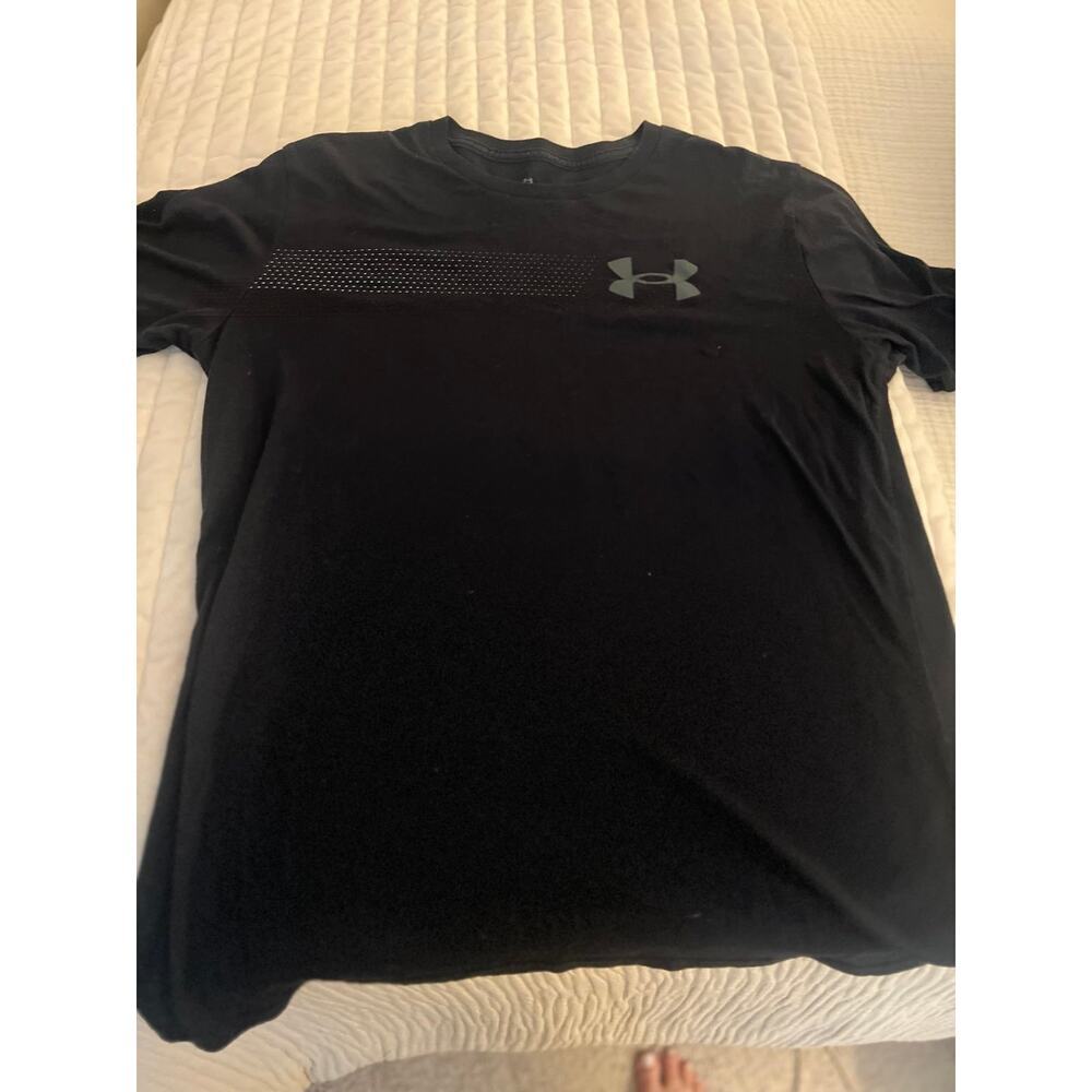 Men’s Under Armour T-Shirt Medium